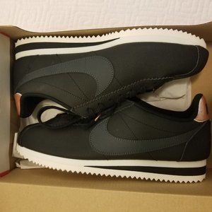 Nike Women’s Classic Cortez Leather Sneakers